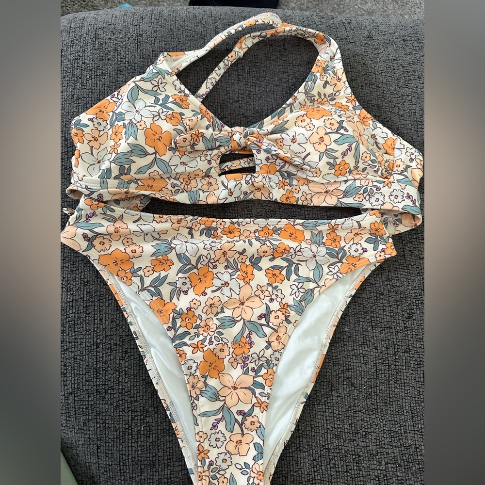 Cupshe Floral Bikini - Orange and Cream